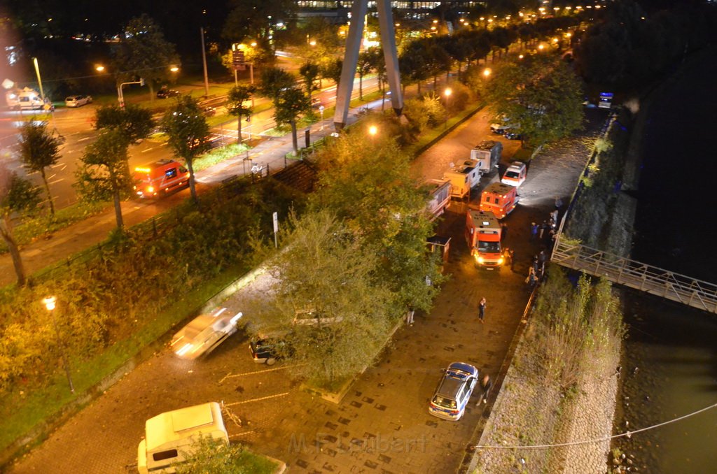 Einsatz BF Hoehenretter Koelner Seilbahn Hoehe Zoobruecke P2582.JPG